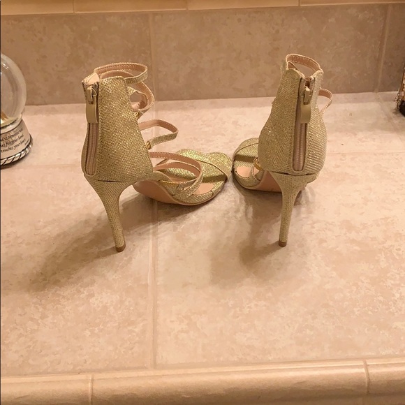 Gold strappy heels - Picture 3 of 3